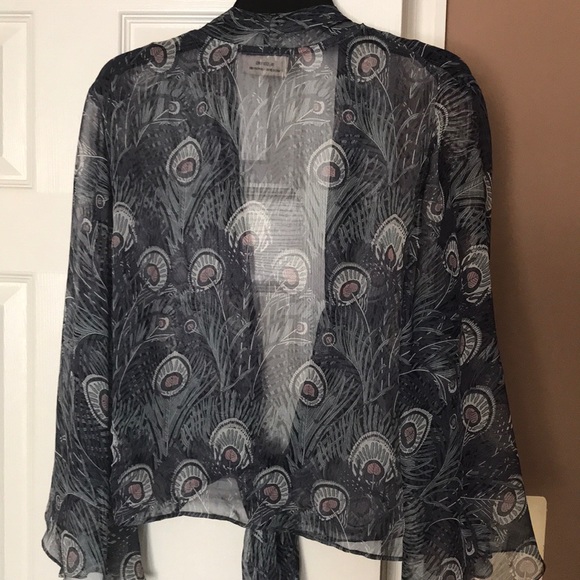 Like New!! Stunning sheer top - Picture 3 of 4